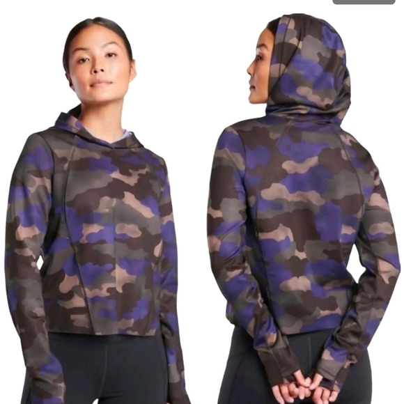 Athleta Tops - Athleta pullover cropped hoodie in camo print size M